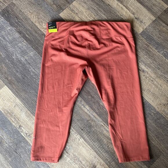 The Nike One Tight Fit - Picture 7 of 8